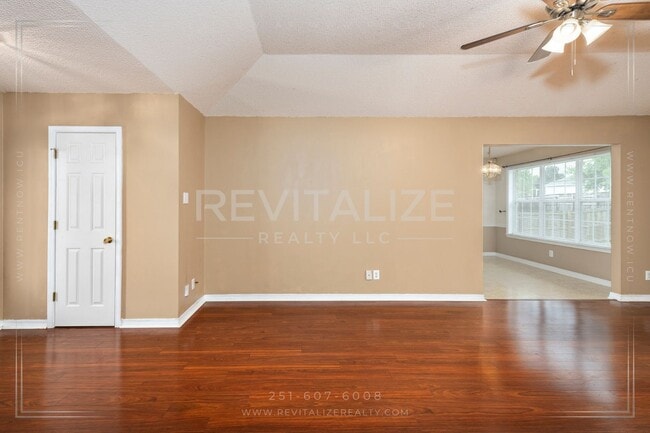 Building Photo - Stunning 4 Bed 2 Bath Home in West Mobile!