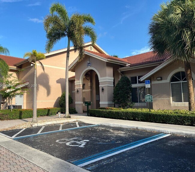 Building Photo - 10520 SW 158th Ct