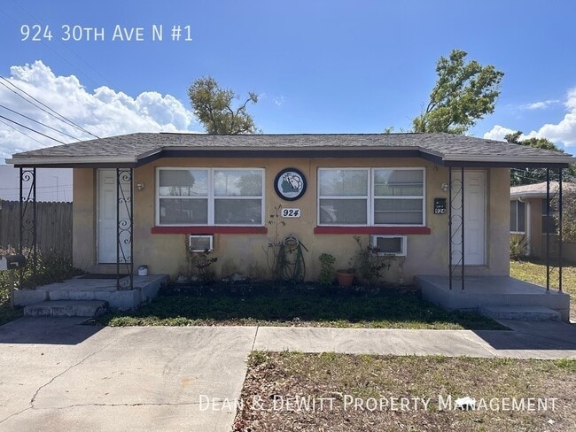 Building Photo - 924 30th Ave N