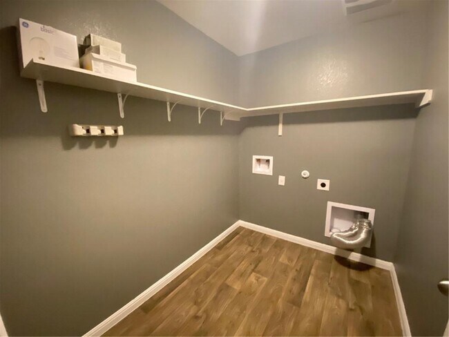 Building Photo - 321 Old Glory Trail