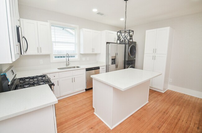 Building Photo - 4333 Harby St