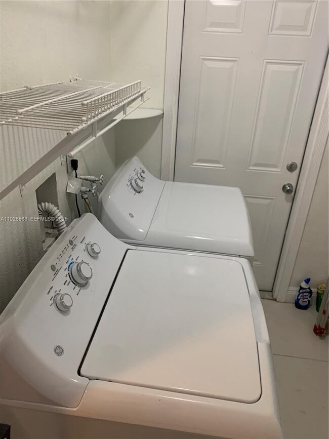 Building Photo - 14300 SW 105th Ave