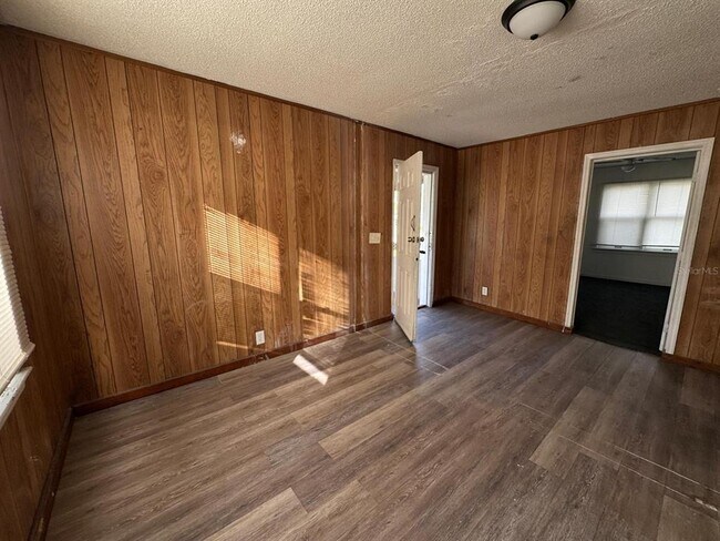 Building Photo - 930 18th St