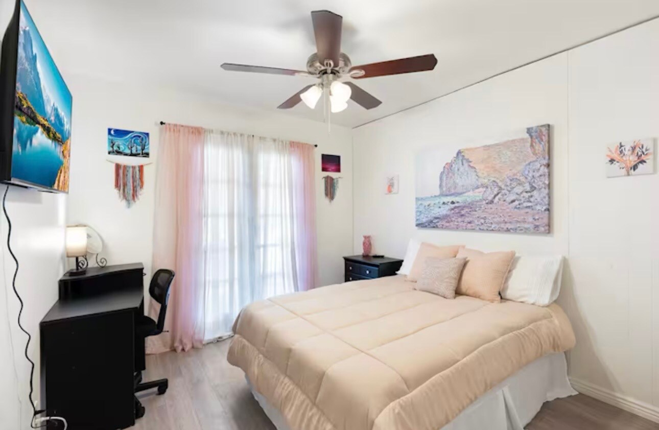 Building Photo - 2340 W Mitchell Dr