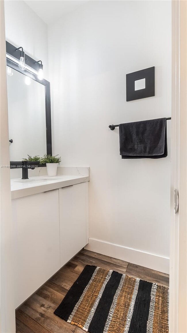 Building Photo - 3889 Tree Top Dr