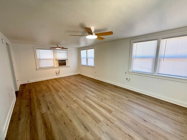 Building Photo - 205 S Crawford Ave