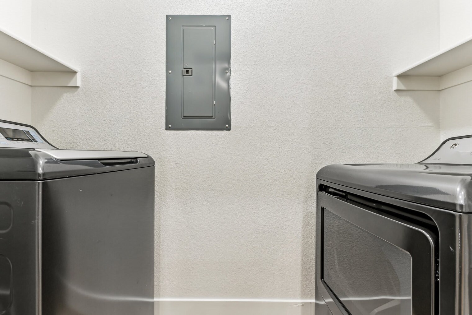 Building Photo - 9450 W Cabela Dr