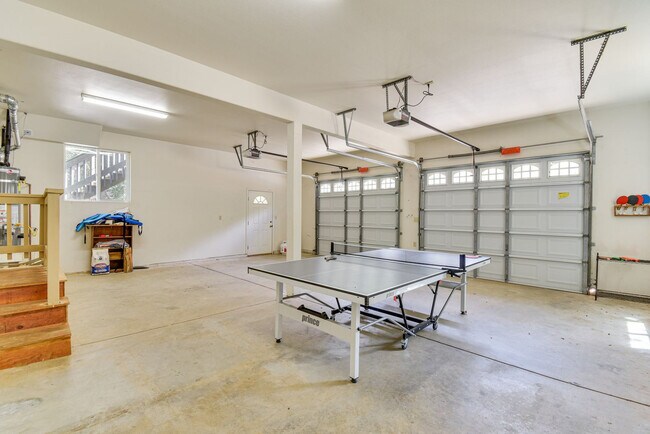 Building Photo - 12909 Mueller Dr
