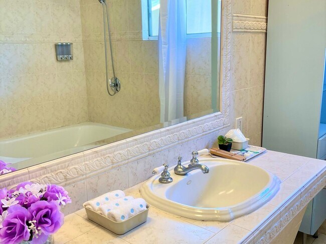 Building Photo - Stunning Woodland Hills Home with Sweeping Views