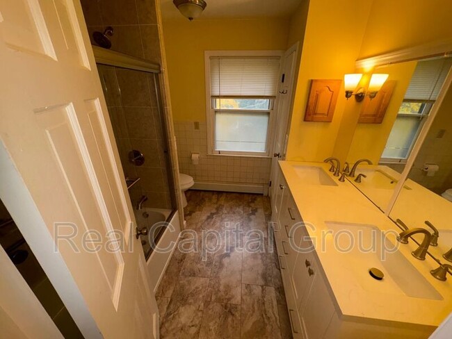 Building Photo - 38 Glenwood St