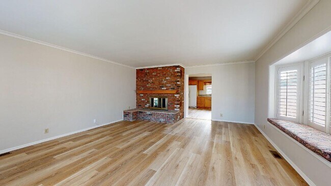 Building Photo - 713 I Ave