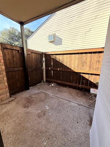 Building Photo - 6646 E Lovers Ln