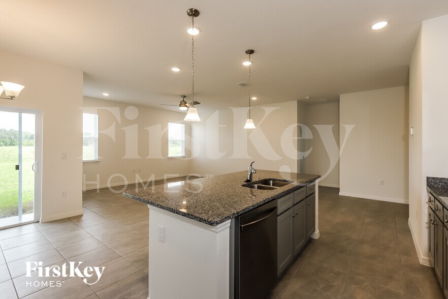 Building Photo - 608 Crown Rose Dr