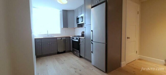 Primary Photo - 350 Waller St