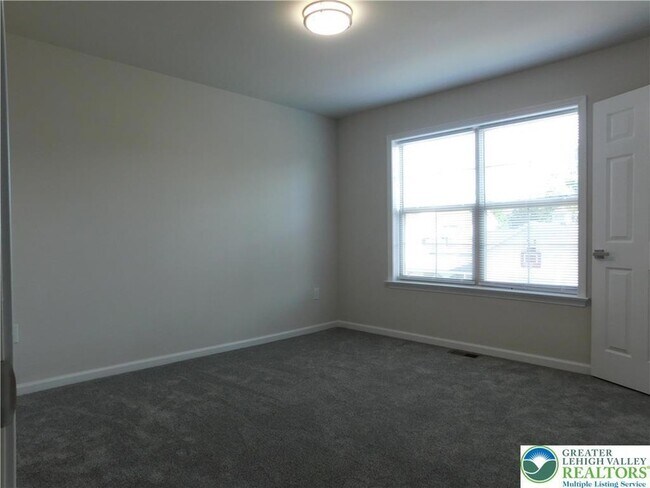 Building Photo - 326 E Frankford St