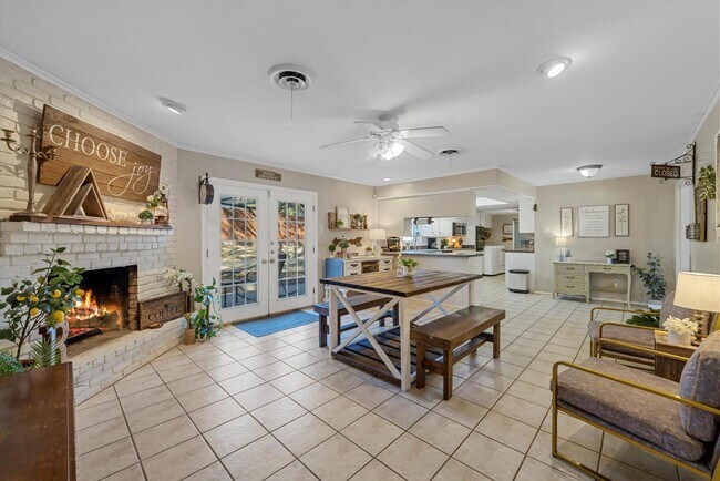 Building Photo - 5601 Westlawn Dr