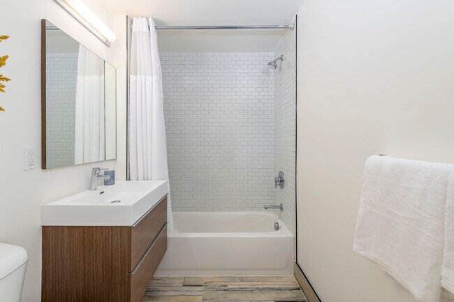 Building Photo - 719 Larkin St