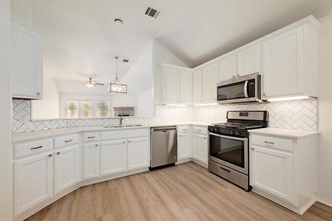 Building Photo - 2201 Portwood Bend Cove