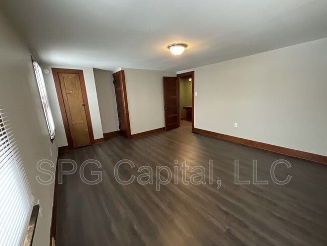 Building Photo - 727 N Pitt St