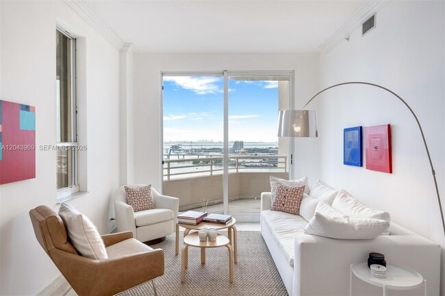 Building Photo - 888 Brickell Key Dr