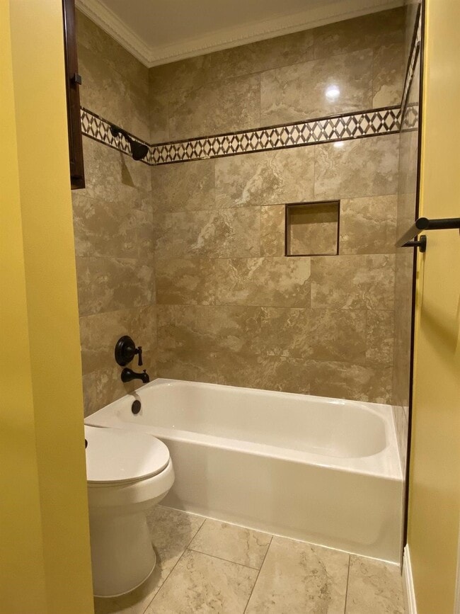 Building Photo - 18204 Vinland Dr