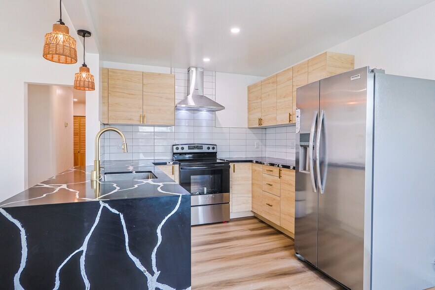 Building Photo - 4521 E 55th St