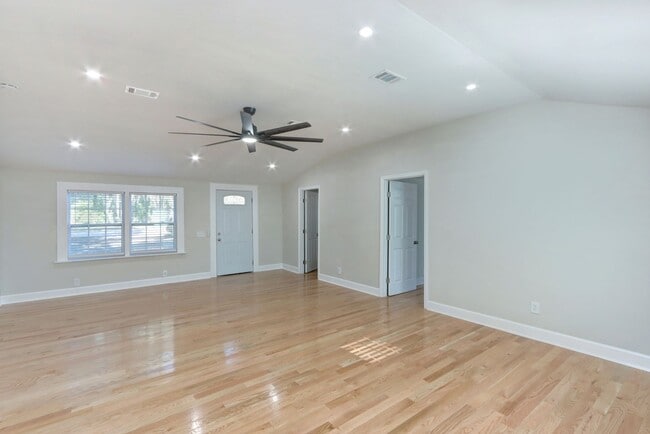 Building Photo - 2109 E 36th St