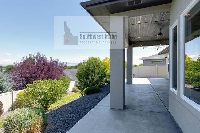 Building Photo - 476 W Buroak Dr