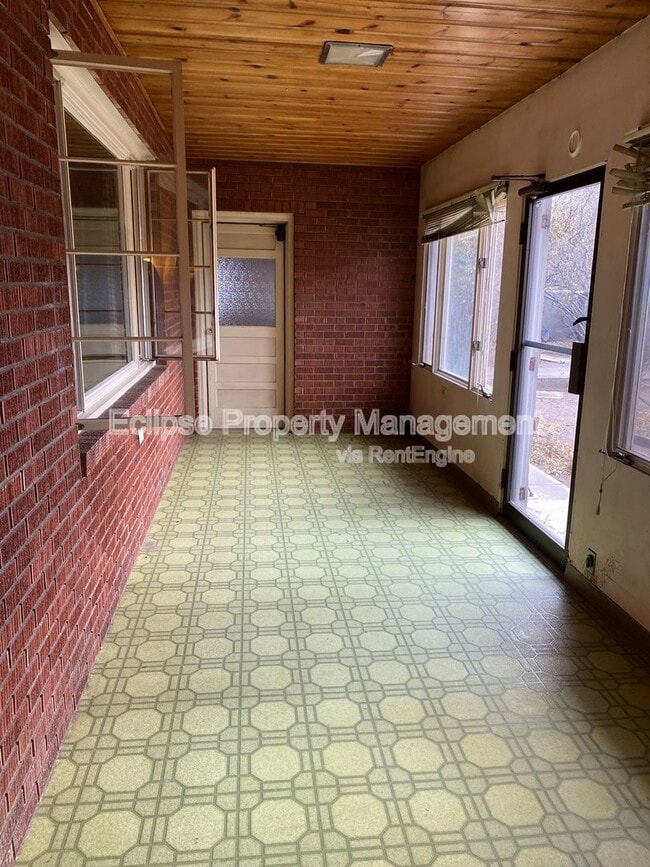 Building Photo - 102 Poncha Ave