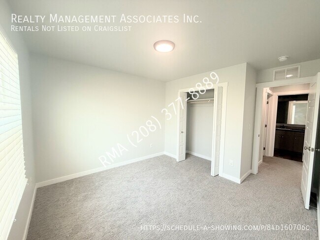 Building Photo - 3781 W La Brea Dr