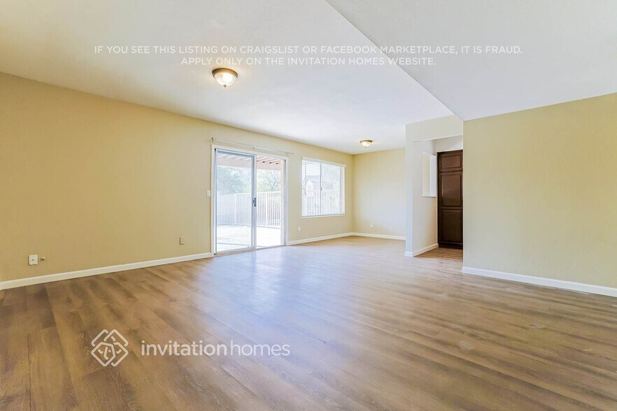 Building Photo - 1565 W Irisado Cir