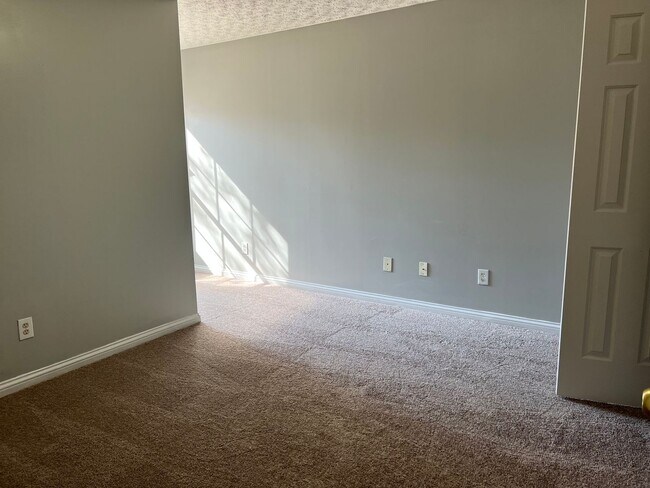 Building Photo - Florence Ct