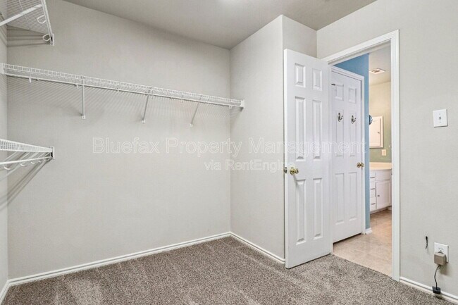 Building Photo - 9639 Shetland Park