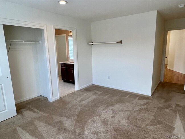Building Photo - 95 Meadow View Dr
