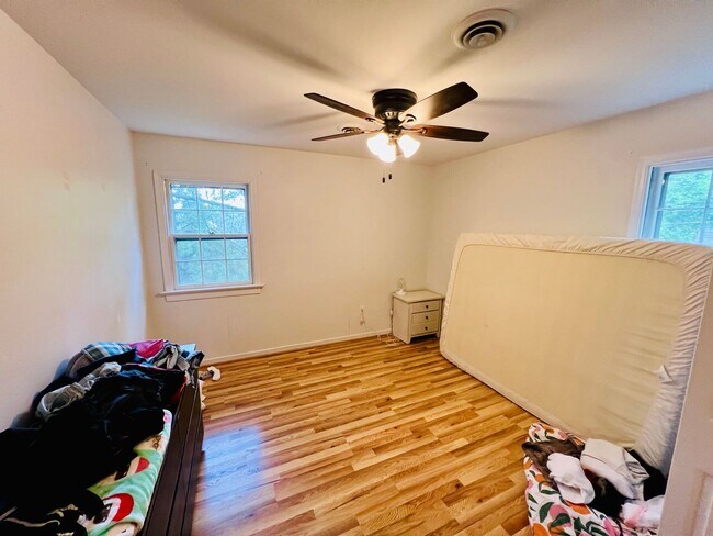 Building Photo - Charming 4bdrm/2.5bth Home with Ample Space and Modern Amenities