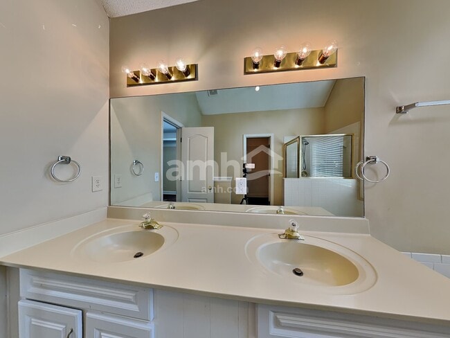 Building Photo - 154 Acadian Dr