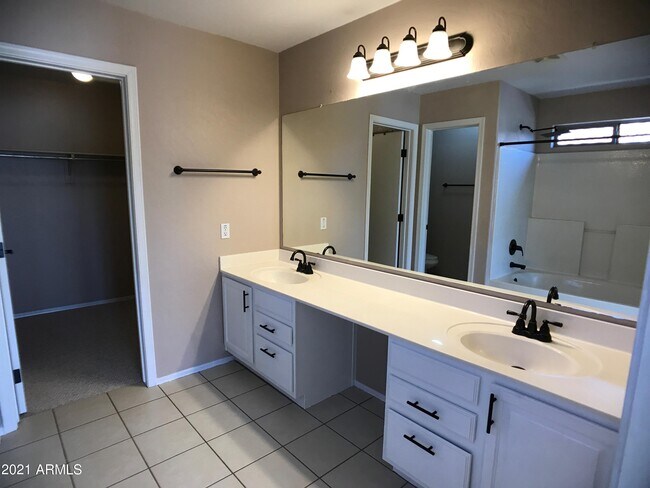 Building Photo - 1346 S Palomino Creek Dr