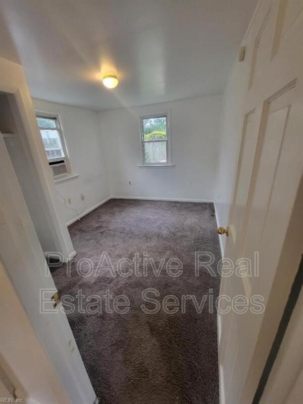 Building Photo - 3625 S Warwick Cir