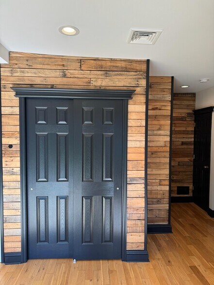 Building Photo - 24 S Rockland Ave