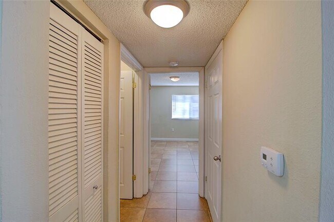 Building Photo - 643 Vista Isles Dr