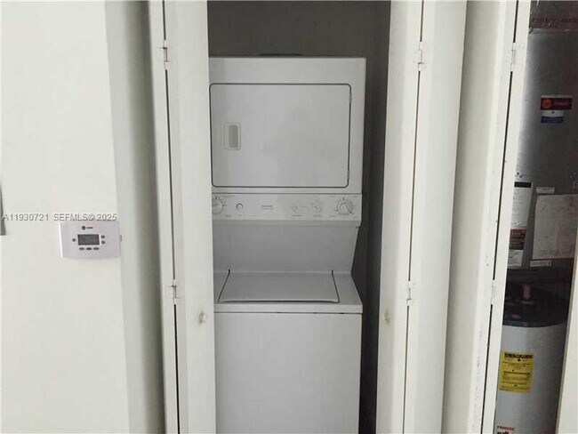 Building Photo - 690 SW 1st Ct