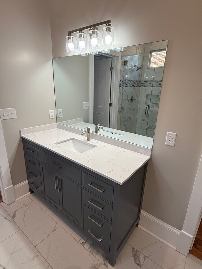 Building Photo - 4 Bedroom Fully Remodeled House Located in Five Points!