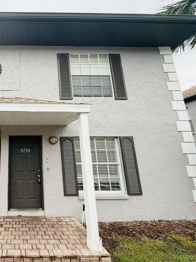 Building Photo - Beautiful 3 bedroom 2.5 bathroom townhouse for rent near USF.