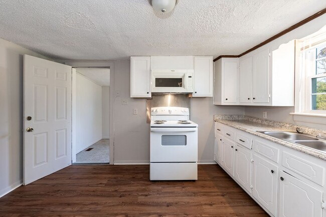 Building Photo - 307 Olivia Ln