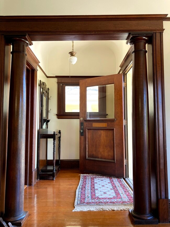 Building Photo - 264 N 13th St