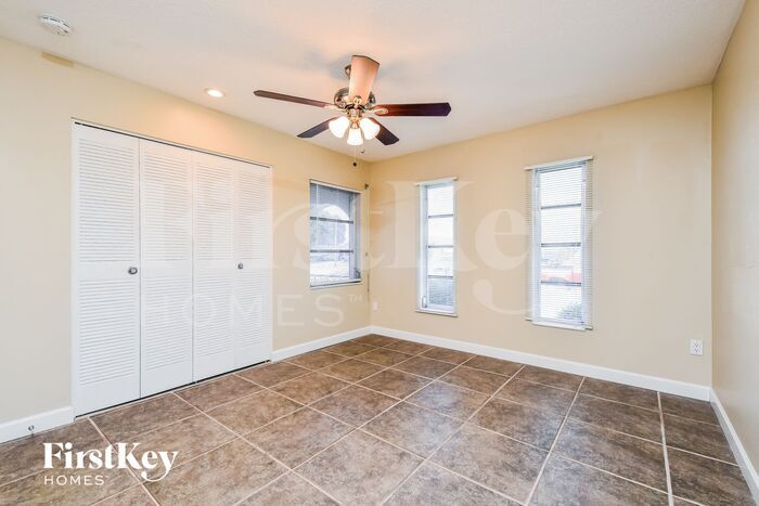 Building Photo - 2290 Beacon Dr