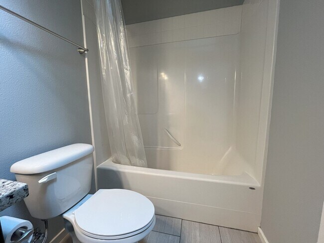 Building Photo - Charming SE Bungalow 3 Bed 2 Bathroom with Washer & Dryer