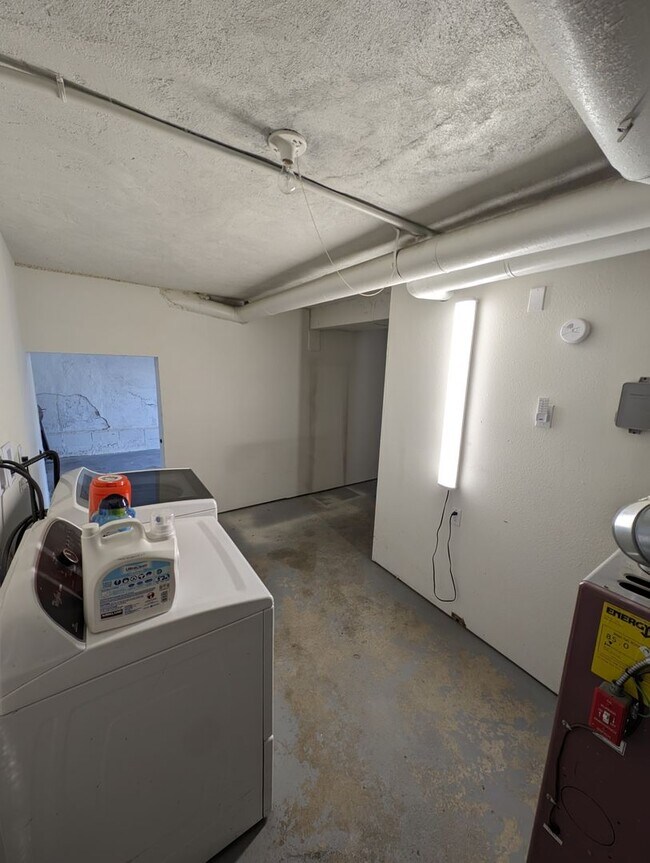 Building Photo - Updated 3 Bedroom Charmer in the Heart of ...