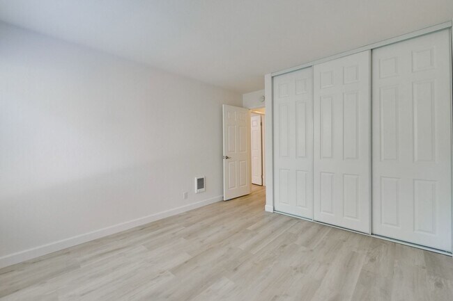 Building Photo - Beautiful 2BR 2BA downstairs condo in Moun...