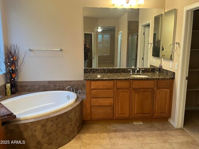 Building Photo - 18137 W Orchid Ln